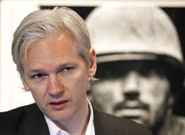 Le fondateur de Wikileaks Julian Assange s'exprime à partir de l'ambassade d'Equateur