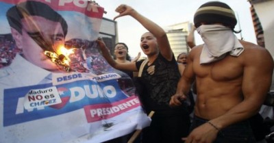 Venezuela_photo-de-Capriles Radonski-incendier