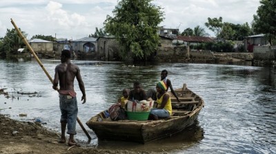 haiti-boat-family