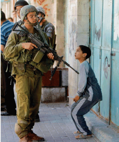 israel-soldier-gun-child