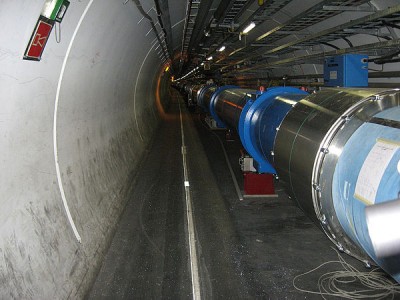 Large_Hadron_Collider_dipole_magnets_IMG_0955