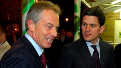 Former British Prime Minister Tony Blair (L) and British Foreign Minister David Miliband (R) arrive at Customs House in South Shields, U.K., Nov. 14, 2007. | Photo: EFE