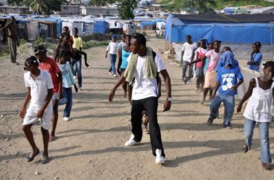 Haiti-earthquake-dance-lesson-in-Terrain-Acra-camp-PAP-0410-by-BBC1-400x263.jpg