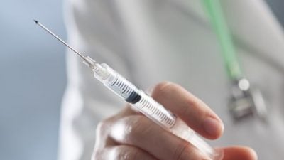 Genial von Big-Pharma umgesetzt! Bürger zahlen den experimentellen Impfstoff, der sie schädigen oder sogar töten könnte selber und haben keine Möglichkeit dagegen zu klagen